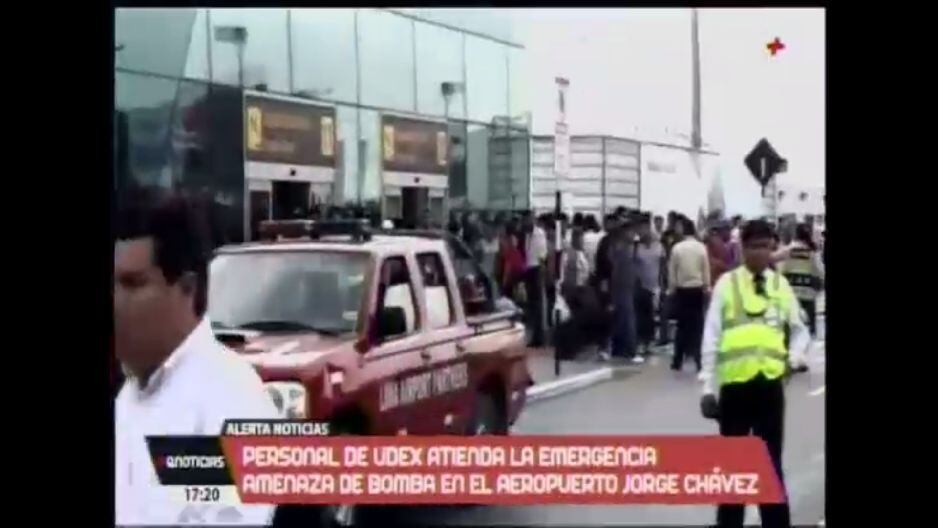 Muchos se asustaron por una alerta de bomba en el Aeropuerto Jorge Chávez. (Captura)