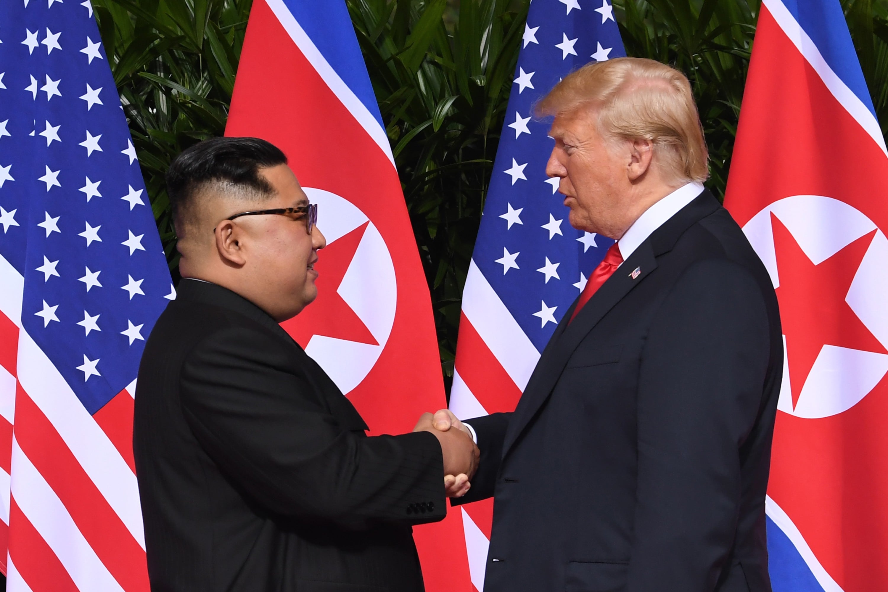El histórico hecho tuvo lugar en Singapur. Donald Trump y Kim Jong Un buscan el diálogo entre ambas naciones.