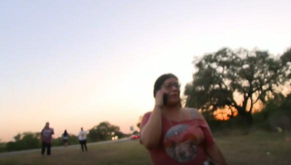 Adriana Martínez intentaba huir, pero fue abordada por familiares de una de las víctimas. (Foto: Captura de video)