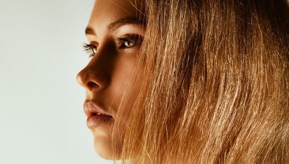 Recupera el aspecto saludable de tu cabello con estos trucos y consejos de expertos. (Foto: Pexels)