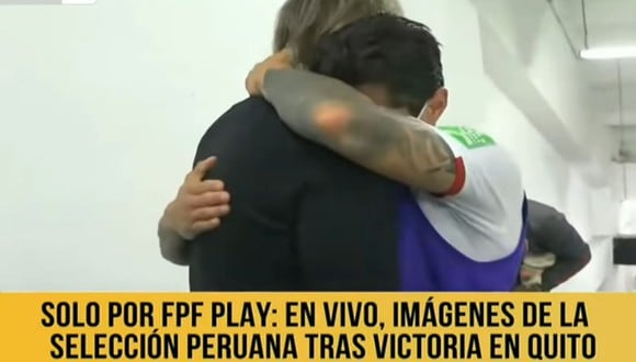 Gianluca Lapadula abrazó tiernamente a Ricardo Gareca en Quito tras victoria de Perú ante Ecuador.
