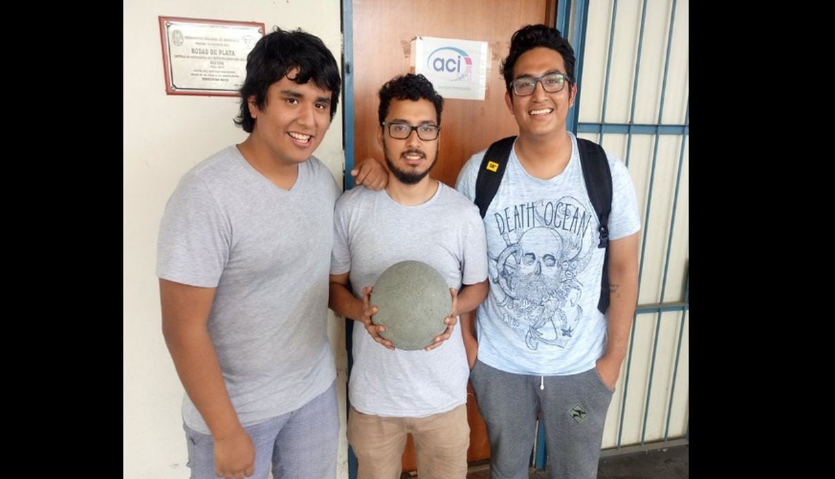 Un grupo de alumnos de la UNI fabricaron una esfera de concreto ligero de alta resistencia.