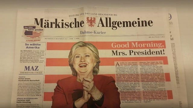 "Good Morning Mrs. President", se podía leer en la parte que aparecía Hillary Clinton