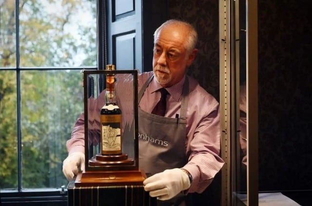 En una particular subasta realizada en Escocia se vendió una botella de Whisky Macallan en este exorbitante cifra. La bebida estuvo añejándose por 60 años en una barrica de jerez. (Foto: internet)
