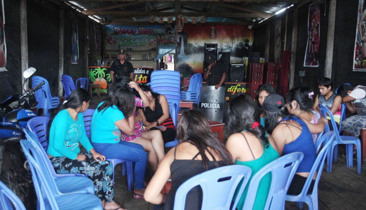 Policía entra a discoteca y rescata a 13 mujeres víctima de la trata de personas. Foto: Andina