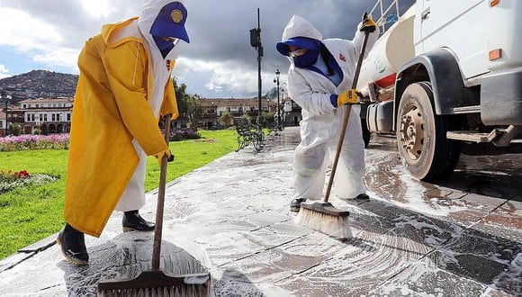 Autoridades locales esperan replicar estos trabajos de limpieza en hospitales y centros de abasto. (Texto y Foto: Juan Sequeiros)