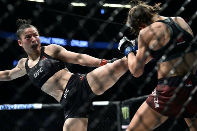 Weili Zhang y la polaca Joanna protagonizaron la mejor pelea de la velada. (Agencias/UFC)