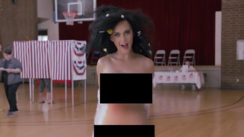 Katy Perry se desnuda para ganar votos a favor de Hillary Clinton.