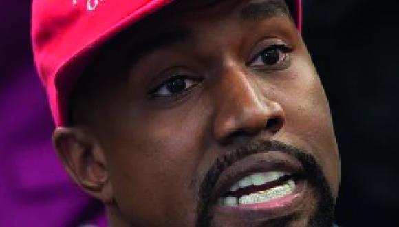 Kanye West acudió a un evento público con una remera que dice "White Lives Matter" (Foto: AFP)