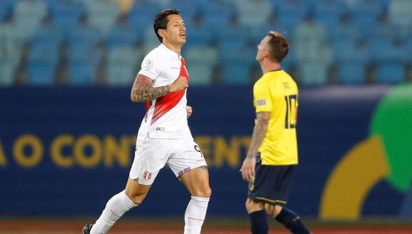 Gianluca Lapadula anotó su primer gol con la selección peruana ante Ecuador. (EFE)