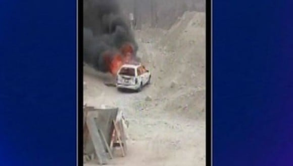 Vecinos de Cieneguilla quemaron auto usado por delincuentes para robar vivienda. (Captura: Canal N)