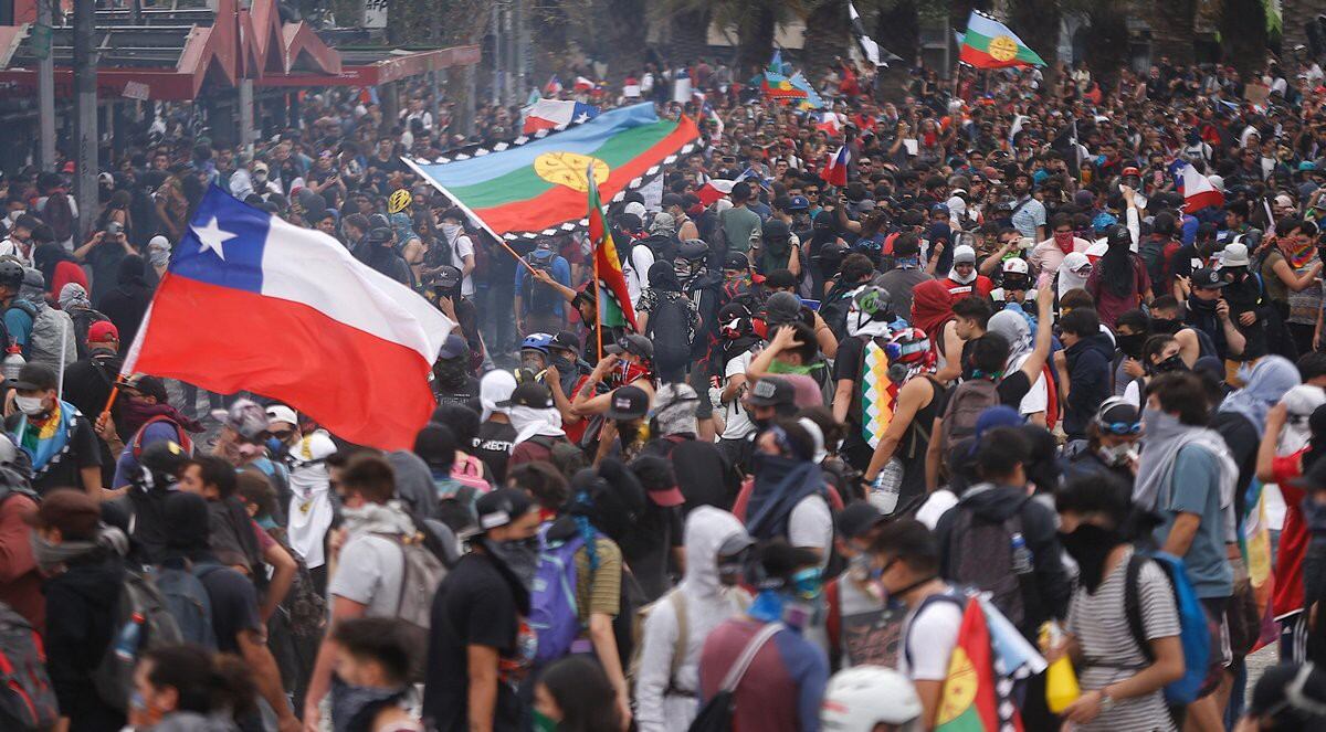 Caos y disturbios en la tercera gran marcha multitudinaria en Chile. (Fotos: Agencias)