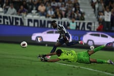 ¡La ‘Culebra’ está imparable! Con una genialidad y otro de suerte, Eryc Castillo volvió a marcar un doblete