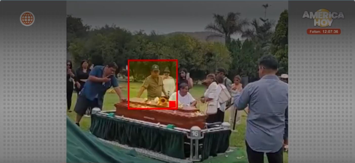 Eduardo Tipacti asistió al funeral de su tío horas después de golpearlo brutalmente. Foto: Cuarto poder