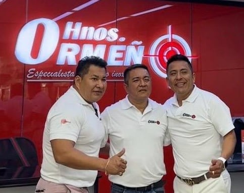 Armando, Juan y Luis Enrique Ormeño, los gestores del éxitos de 'Hnos. Ormeño'.