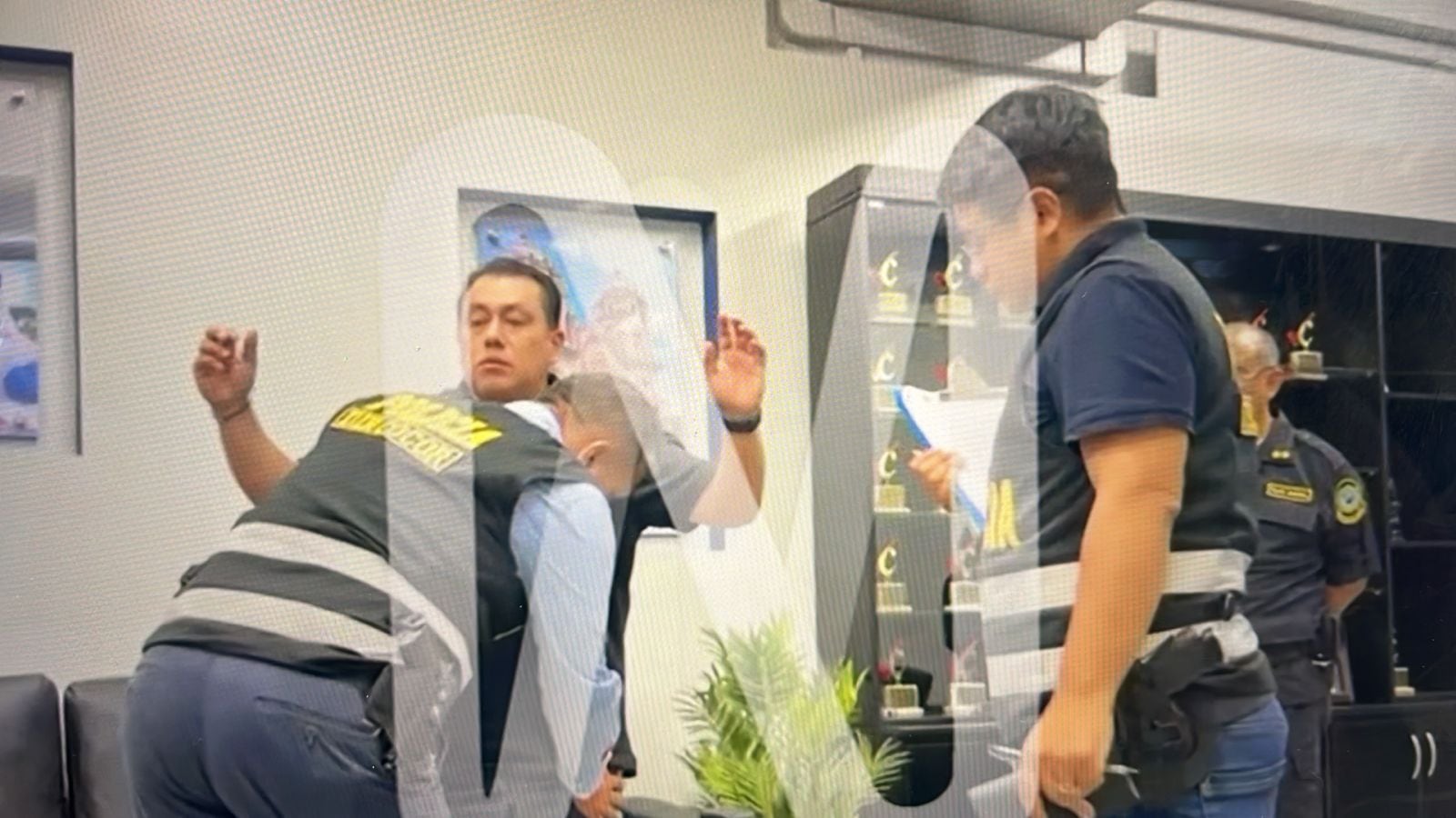 Policía y Fiscalía intervienen a funcionario de la ONPE tras fallas logísticas que afectaron a miles de votantes en Lima. (Fuente: Canal N)