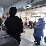 Arequipa: Celebra cumpleaños y ataca con botellas a su padre cuando descansaba