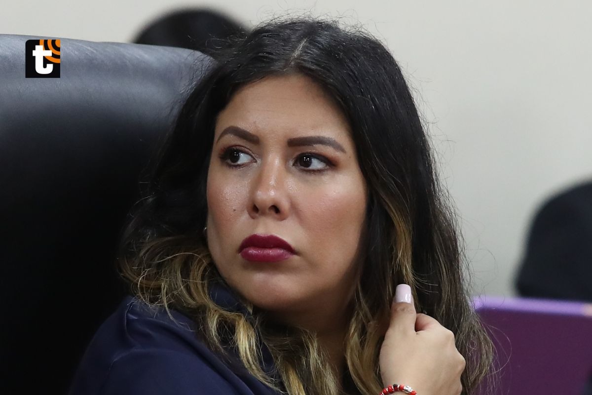 Rosselli Amuruz involucrada en nuevo escándalo aislado a su carrera como congresista. (Foto: GEC)