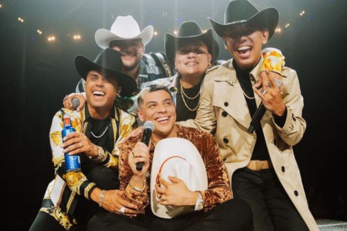 Grupo Firme debutó en 2017 con los doce temas del disco "Pasado, Presente, Futuro"(Foto: Grupo Firme / Instagram)
