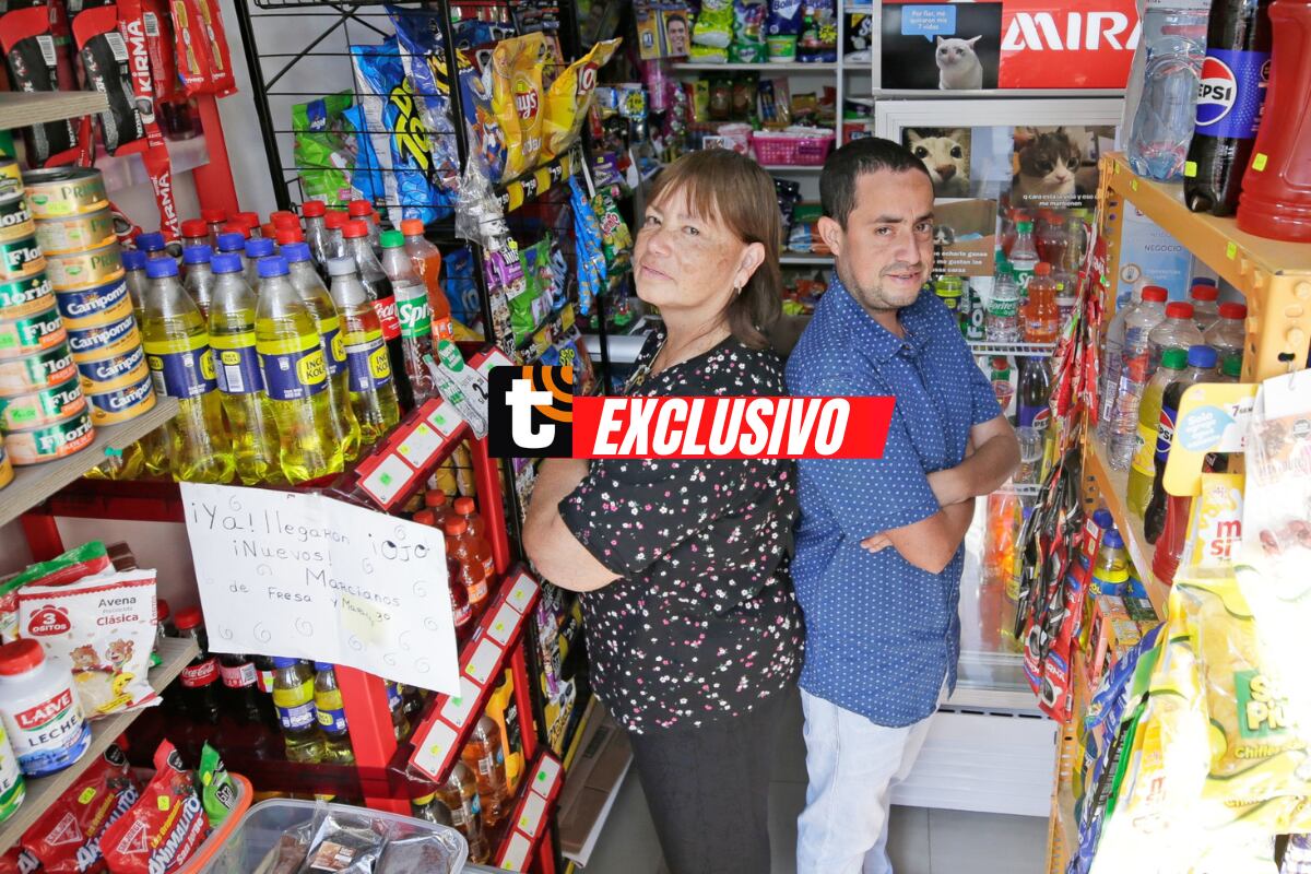 Mamá e hijo atienden juntos en bodega 'Chikigu'. Foto: César Bueno.