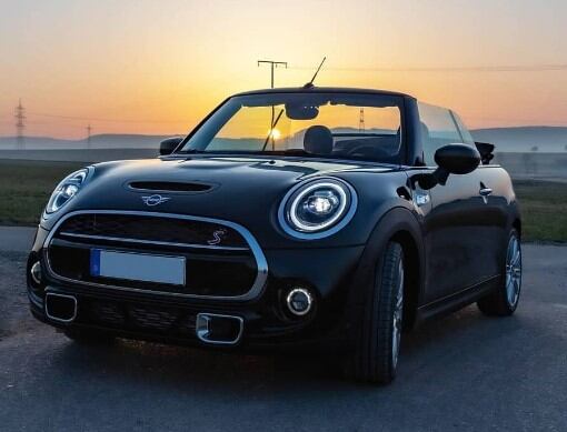 Esta unidad logra movilizar a la pareja Messi-Rocuzzo por todo París (Foto: Mini Cabrio/Instagram)