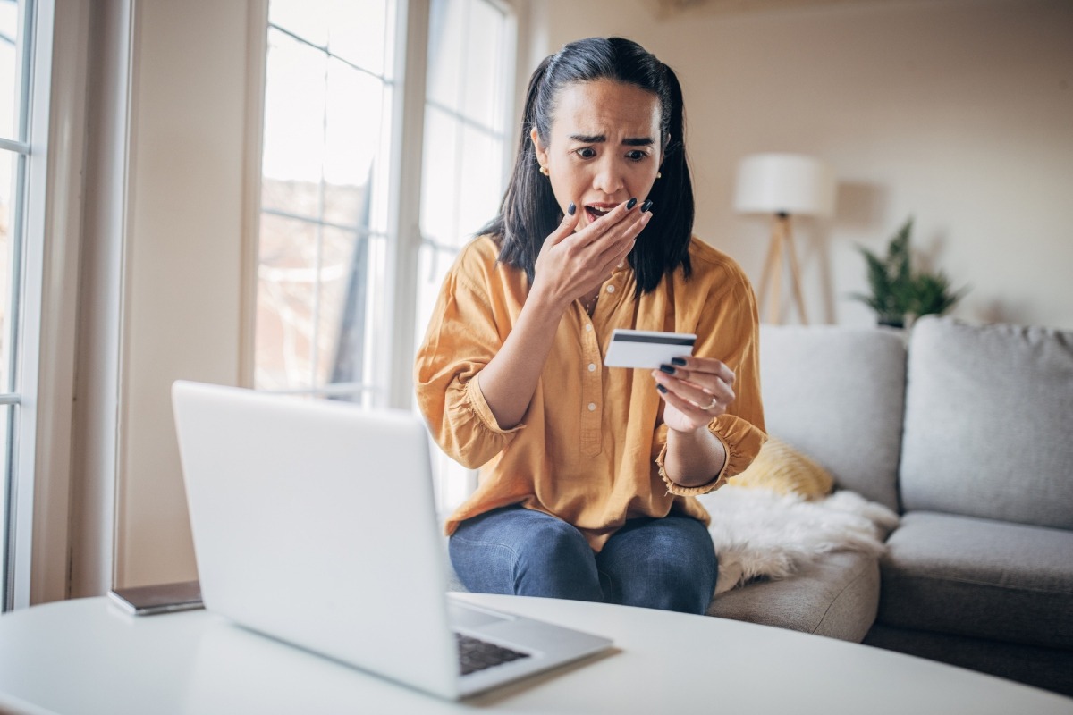 Memoriza tus claves y datos personales bancarios, no los escribas en ningún lugar. Foto: Istock.