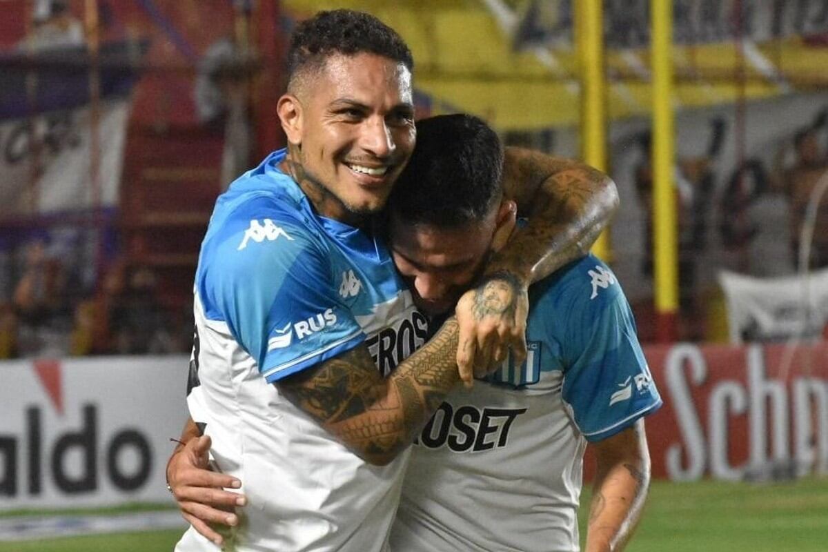 Conductor de A Presión considera que si Paolo Guerrero sigue marcando goles con Racing debe llegar a la blanquirroja. Foto: Racing.