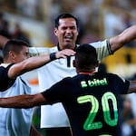 Universitario goleó 4-1 a Garcilaso en debut de 'Coco' Araujo