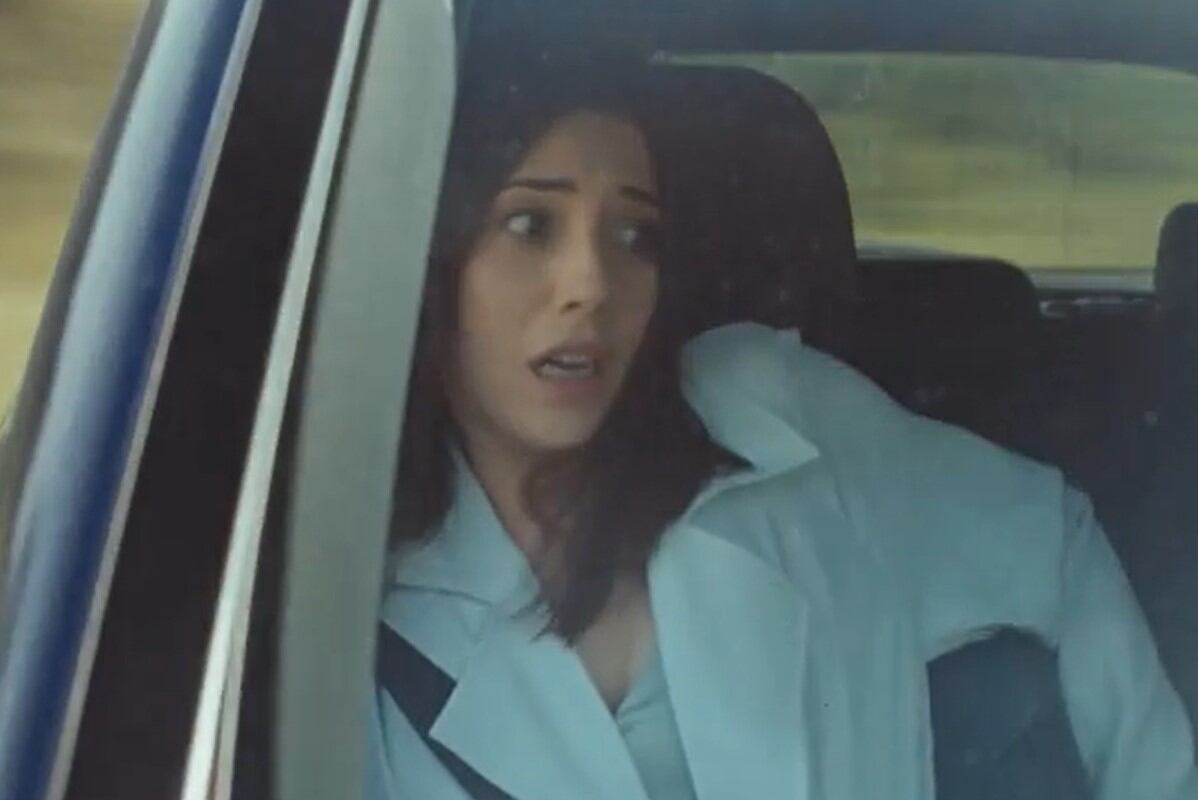 Asya, desesperada, en el cierre de la temporada 1 de "Infiel". (Foto: Medyapim)