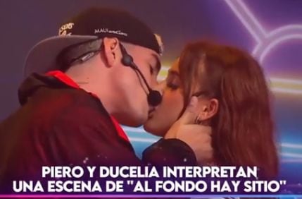 Ducelia Echevarría y Piero Arenas besándose apasionadamente en un reto de actuación en EEG. (Foto: Captura)