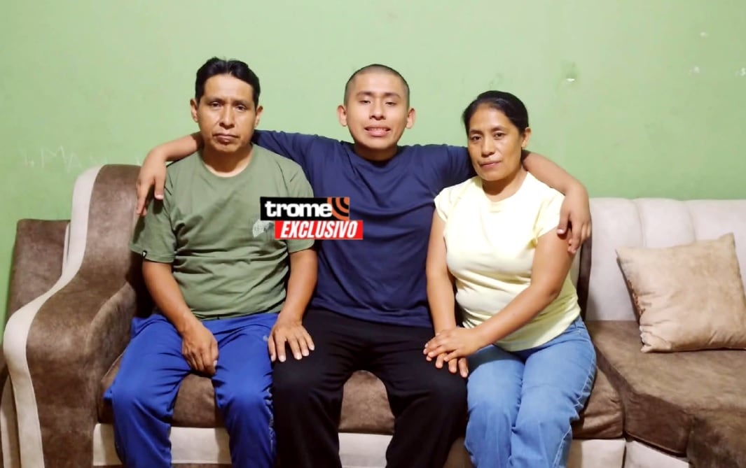 El joven cachimbo, Ronaldo Ronaldinho, junto a sus padres a quienes agradece por todo su apoyo para persistir en lograr ingresar a San Marcos. (Entrevista y foto composición: Isabel Medina / Trome).