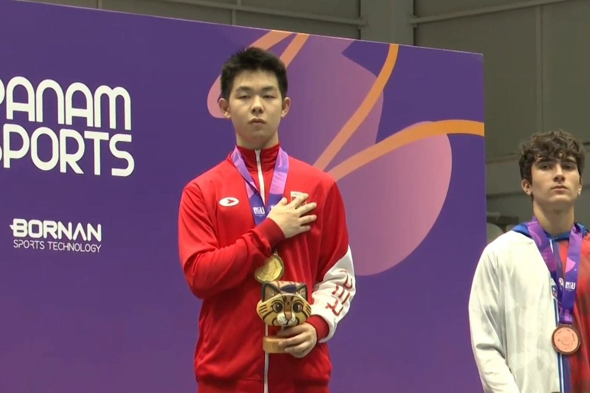 Fukuda canta el Himno del Perú en lo más alto del podio (Foto: IPD)