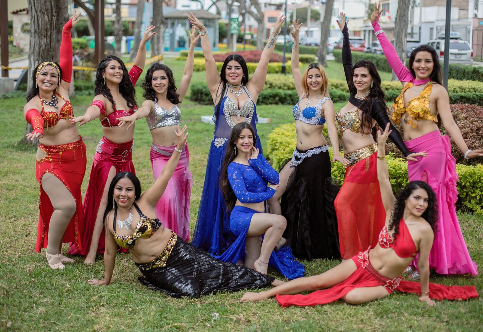 Sus alumnas no solo aprenden el bello arte del bellydance sino se empoderan como mujer. Foto: Julio Reaño.