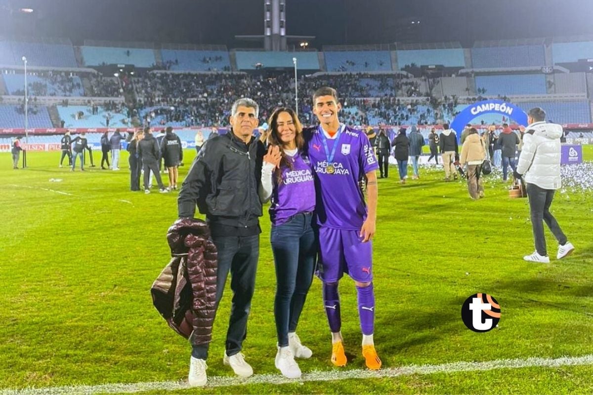 Defensor estuvo junto a sus padres en el estadio Centenario (Foto: @alfonsobarco)