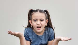 ¿Cuál es la diferencia entre bajo, abajo y debajo?