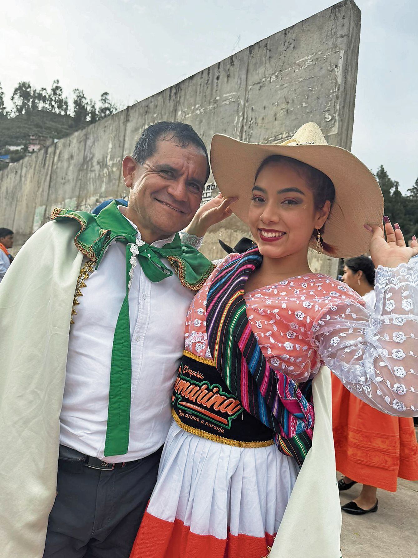 Robotina bailó en carnaval de Ayacucho con traje típico