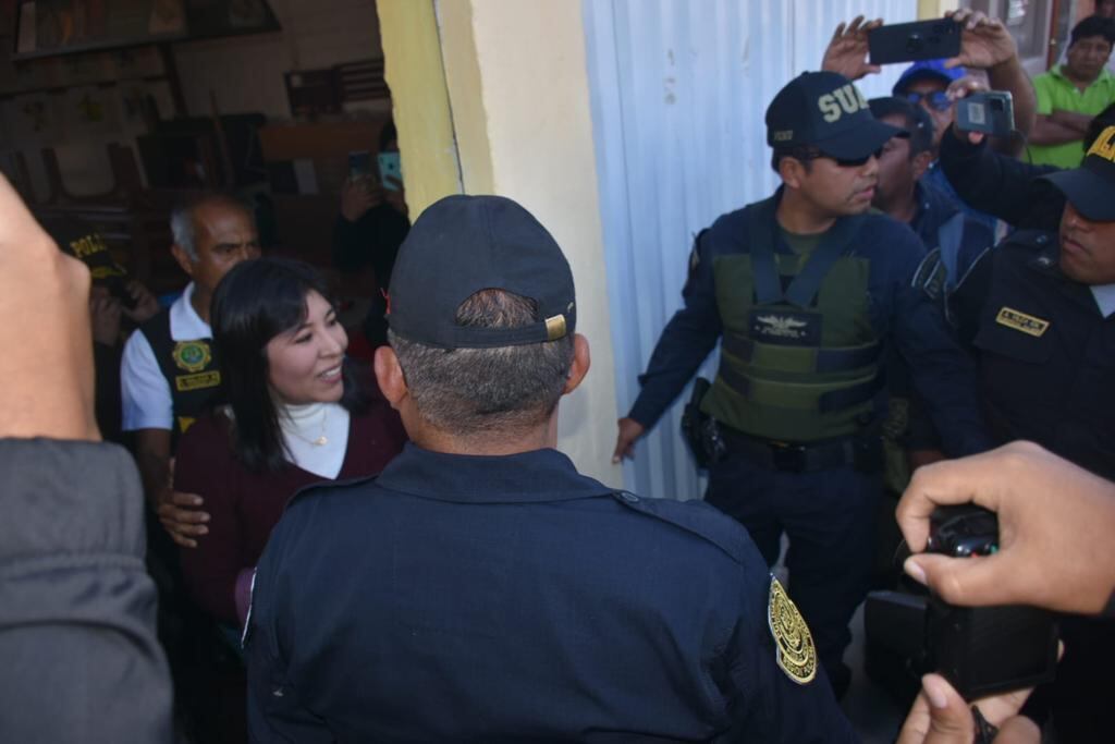 Betssy tras ser detenida por la Policía. Foto: John Surco