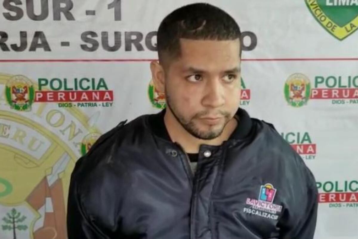 Presuntos delincuentes, uno de ellos que usaba una casaca de fiscalización del municipio de La Victoria, fueron atrapados.