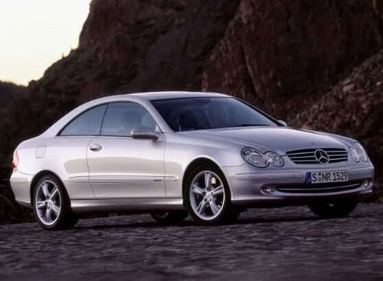 No todo son clásicos o deportivos en la cochera del actor. (Foto: Mercedes Benz)