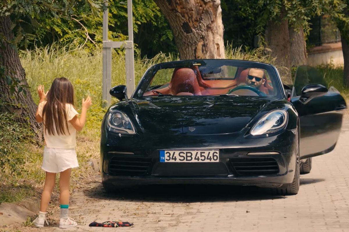 El primer encuentro de Kiraz con Serkan (Foto: MF Yapım)