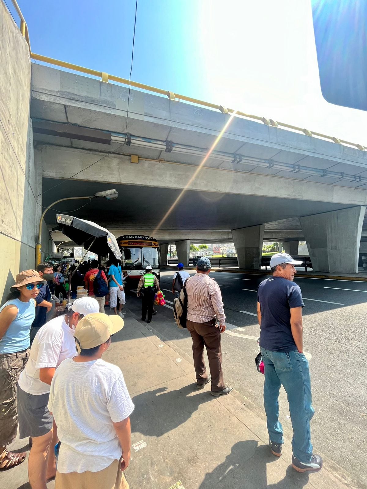 Paradero de buses en el Puente Atocongo (Foto: Jhonny Valle)