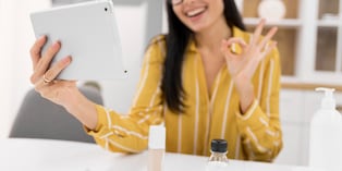 Automatizar el control de ventas y la gestión de clientes permite enfocarse en la estrategia de expansión. Foto: Freepik.