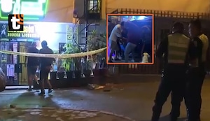 ¡Asesinato en el Rímac! Sicarios en moto acribillan a dos hombres frente a una licorería