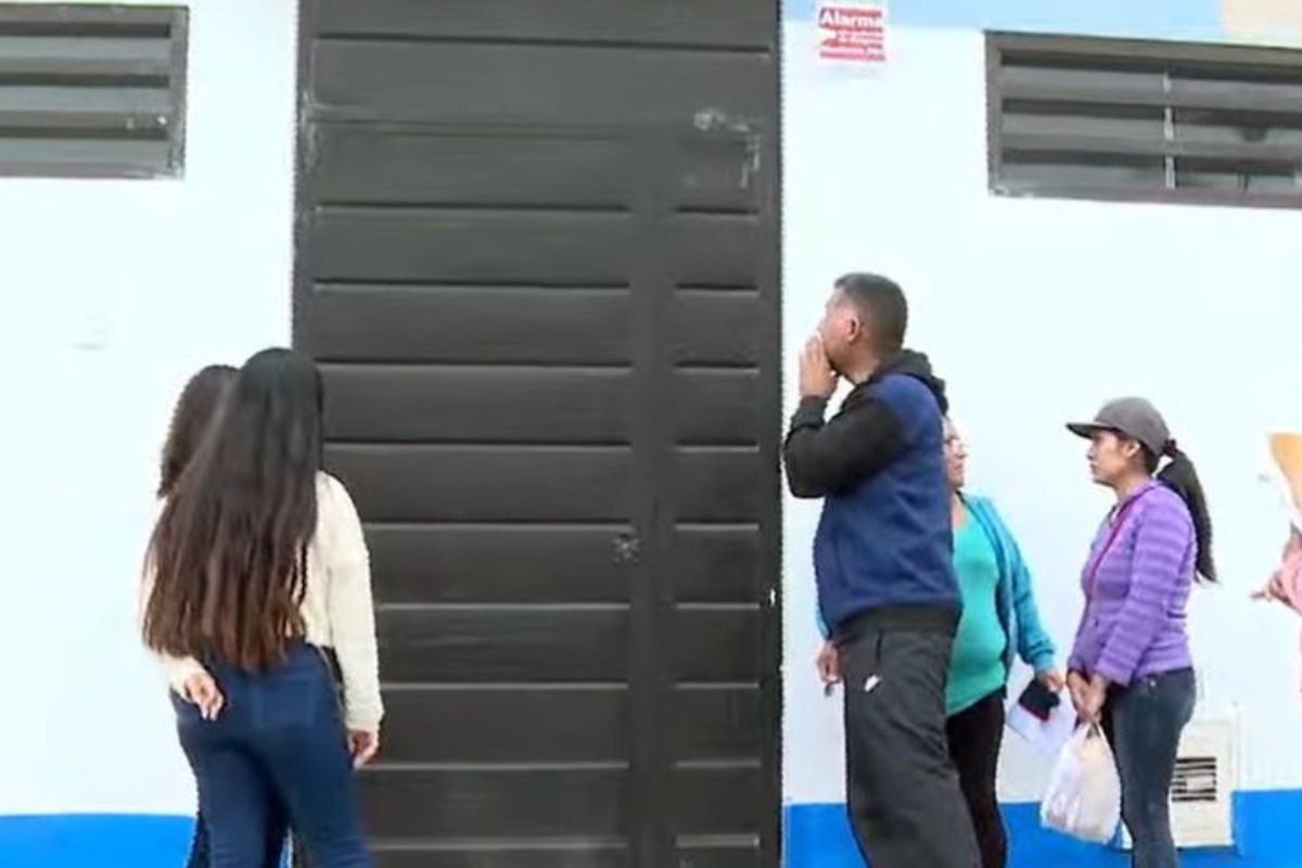 Padres molestos fueron a reclamar al colegio en Carabayllo.