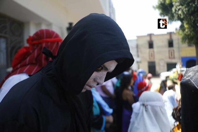 Impresionante escenificación del Vía Crucis, interpretada por Mario Valencia, 'Cristo Cholo', y su equipo. (Fotos: Julio Reaño/@photo.gec)