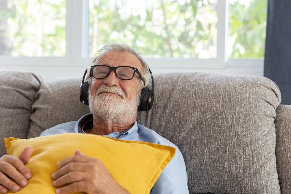 Conoce los beneficios de la musicoterapia para reducir el estrés y mejorar tu salud mental. Foto: Istock.