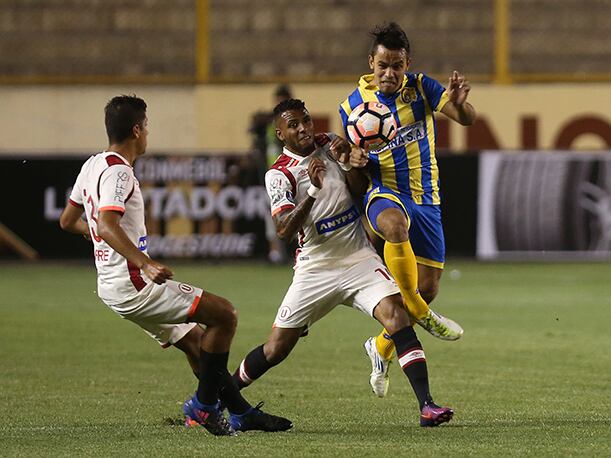 Universitario se despidió de manera increíble de la Libertadores 2017 ante Capiatá que lo goleó de visita (Foto: EFE)