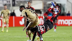 ¡Robo imperial! Cusco FC cayó 2-0 de local ante Flamengo, pero no le cobraron un claro penal y le anularon un gol