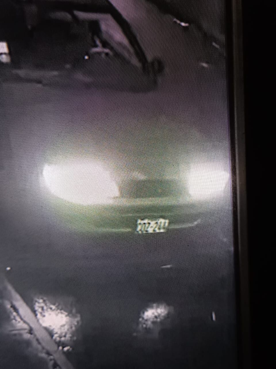 Delincuentes aprovecharon el ‘toque de queda’ para robar ropa deportiva, accesorios y zapatillas de reconocidas marcas del interior de una tienda de venta de ropa de jóvenes hermanos emprendedores. (fotos: MÓNICA ROCHABRUM/TROME)