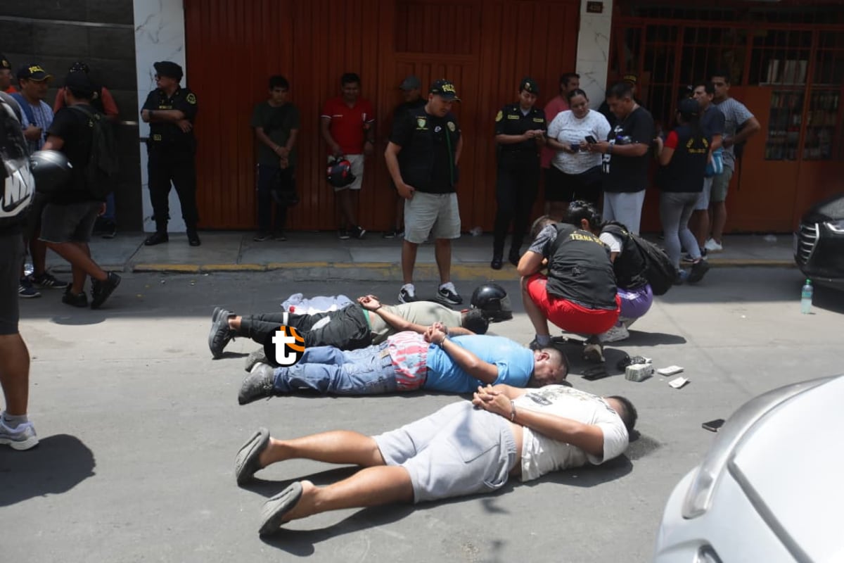 La policía atrapó a tres delincuentes; pero aún falta arrestar a uno que fugó del lugar. (Fotos: Violeta Ayasta/@photo.gec)